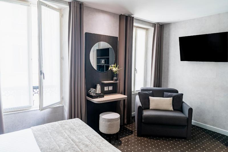 Deluxe Triple Room image 4