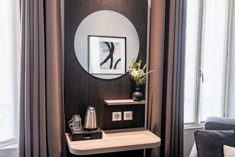 Deluxe Triple Room image 1
