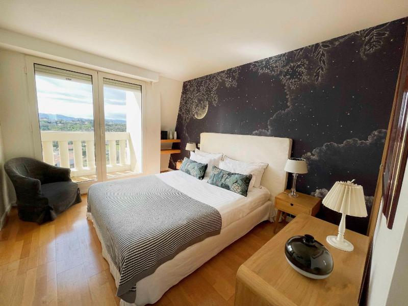 Apartment with Sea View image 4