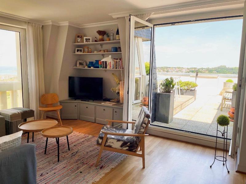 Apartment with Sea View image 3