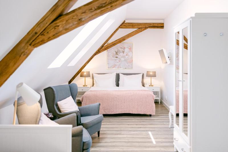 Deluxe Triple Room image 1