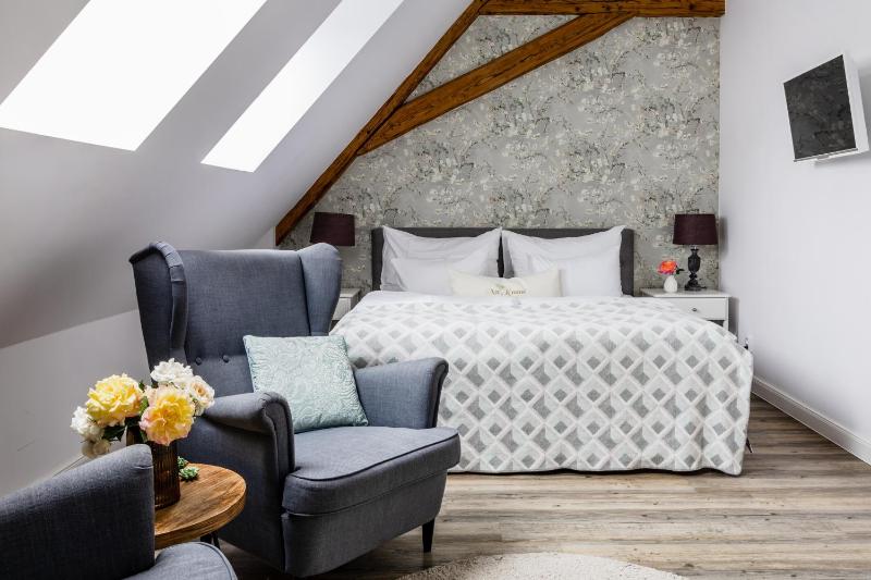 Deluxe Double or Twin Room image 1