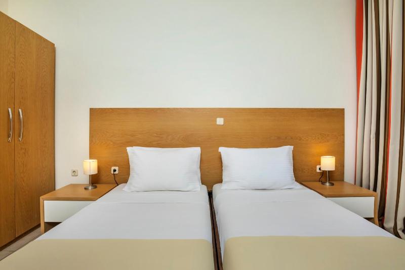 Double or Twin Room image 4