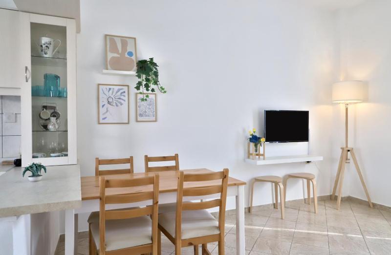 Two-Bedroom Apartment with Sea View image 4