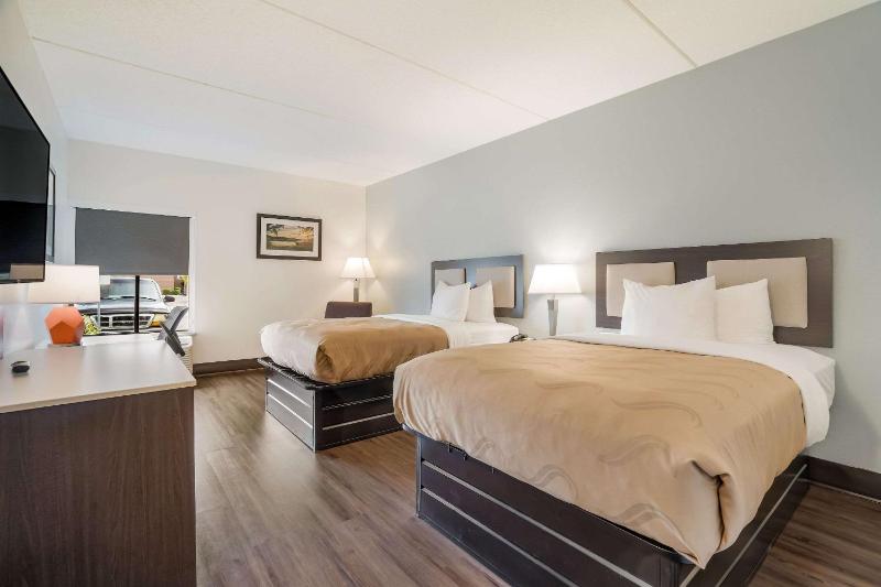Standard Double Room with Two Double Beds image 1
