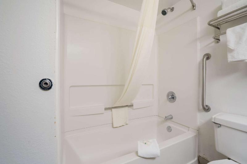 Standard Double Room with Two Double Beds image 4