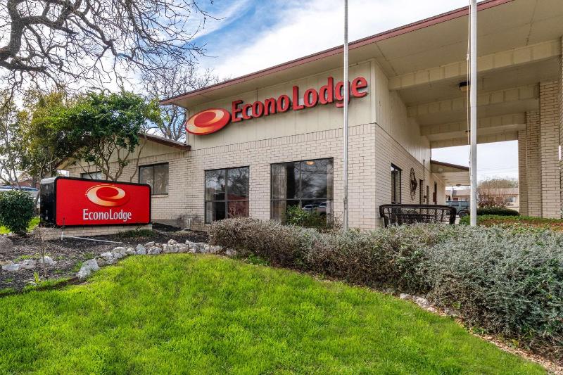 Econo Lodge Fredericksburg - image 1