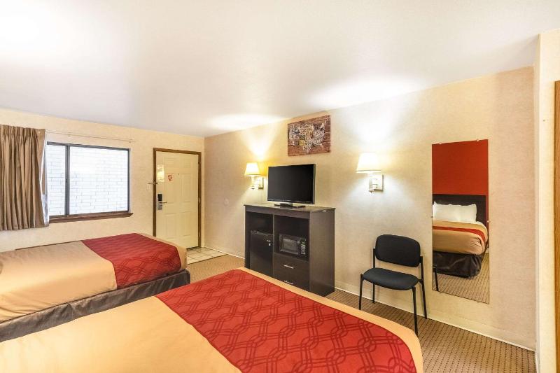 Econo Lodge Fredericksburg - image 7