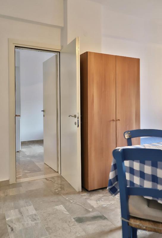 Studio with Interconnecting Door image 2