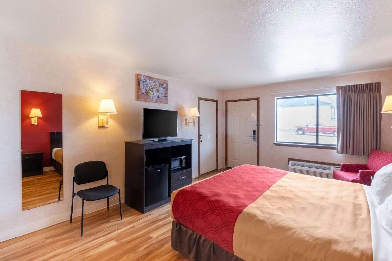 Econo Lodge Fredericksburg - image 5