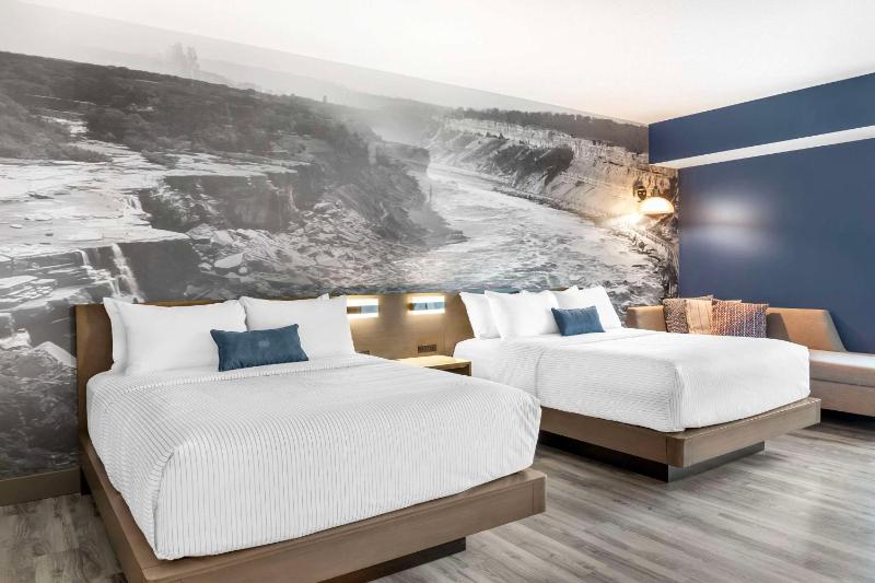 Quadruple Room with Two Queen Beds - Disability Access/Non Smoking image 1