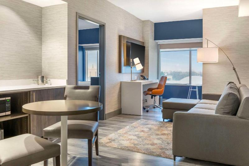 Two Room Suite - Non Smoking image 4