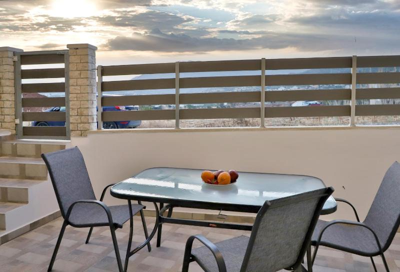 Two-Bedroom Apartment with Bay View image 4