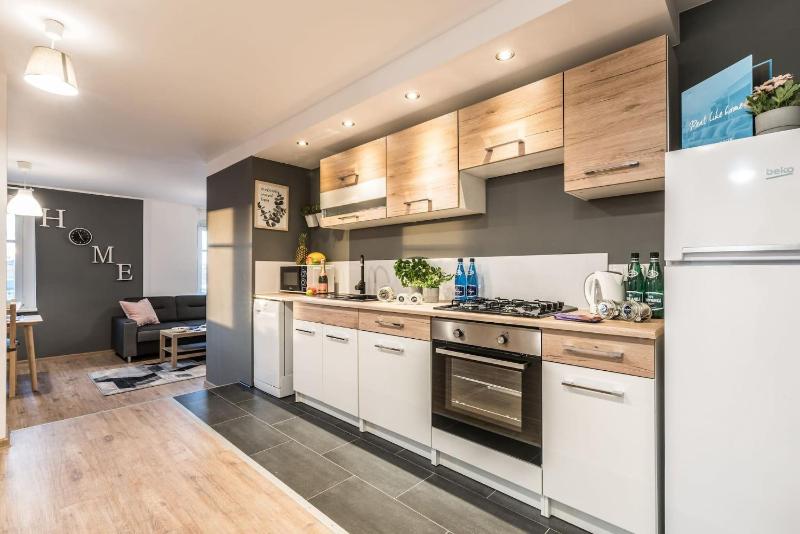 Nowoczesny Apartament przy Rynku we Wrocławiu by Rent like home - image 3