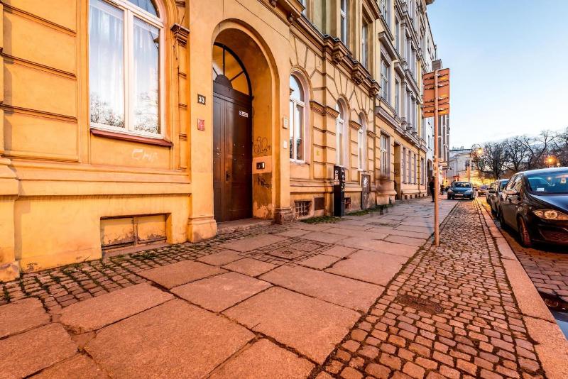 Nowoczesny Apartament przy Rynku we Wrocławiu by Rent like home - image 13
