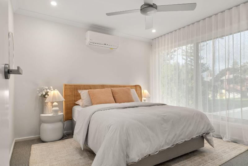 Chic Coastal Retreat 3 Bdr Close to Beach - image 13