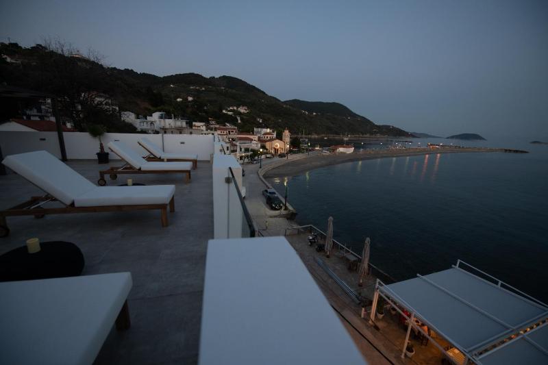 Flisvos Beachfront Apartments - image 12