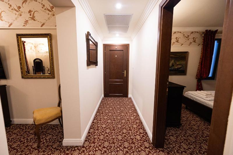 Suite with Pool View  image 4