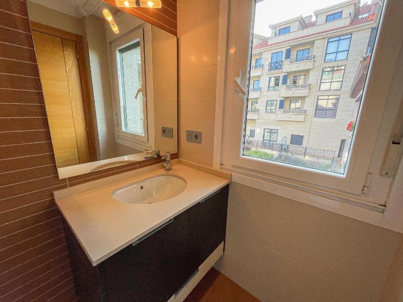 One-Bedroom Apartment image 4