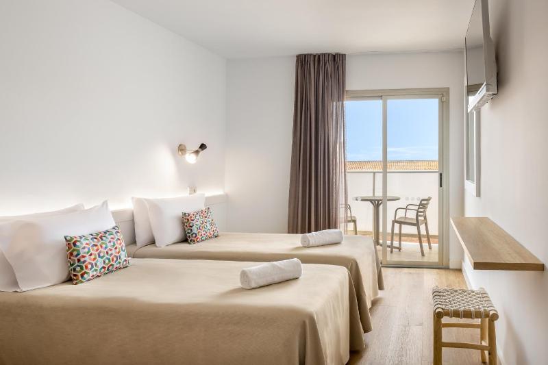 Double Room image 4