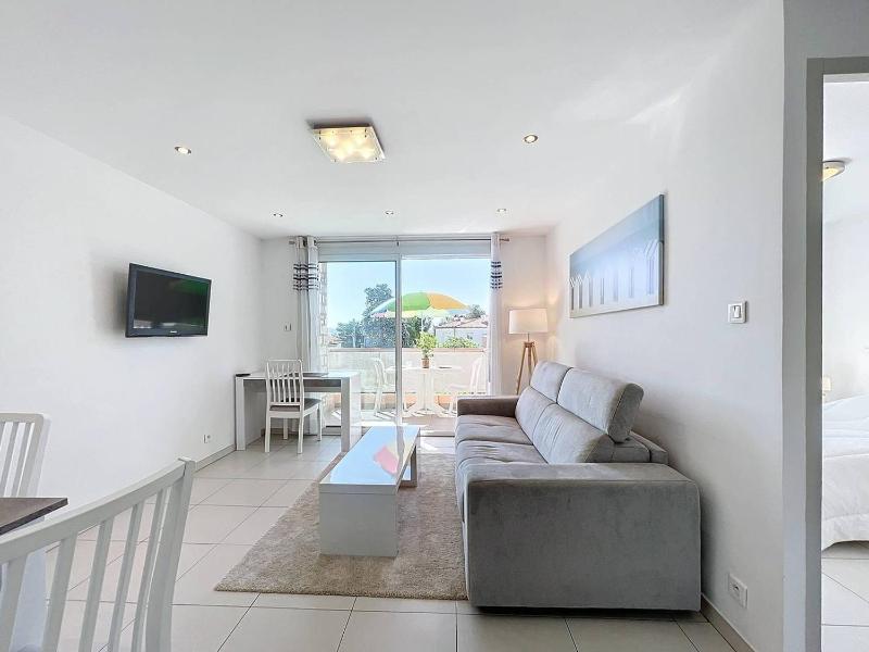 Appartement T2 lumineux proche plage avec parking privé - FR-1-770-27 - image 9