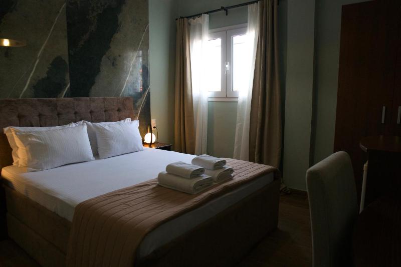 Deluxe King Room image 4
