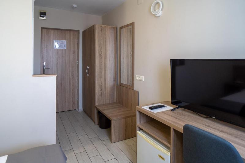 Standard Double Room image 3