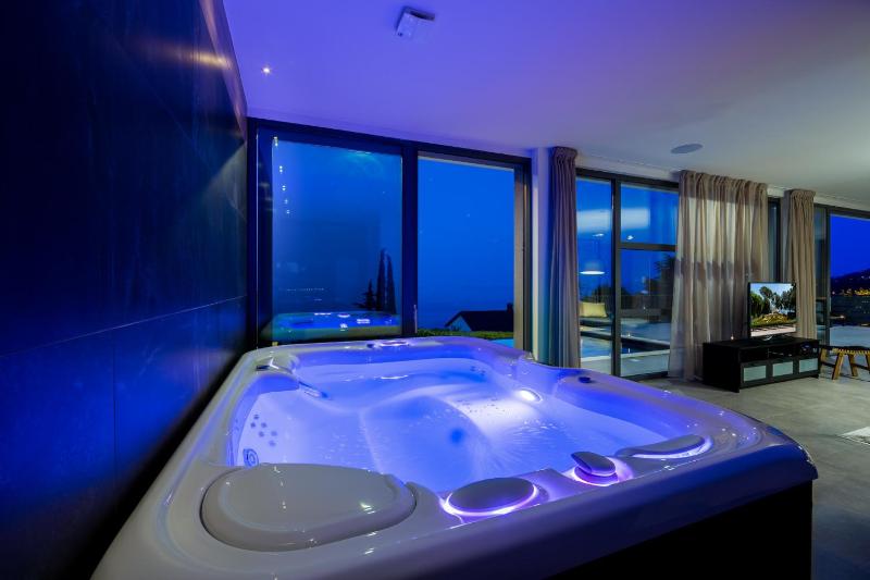 Luxury Villa The View in Opatija - for 12 people with incredible sea view & wellness - image 47