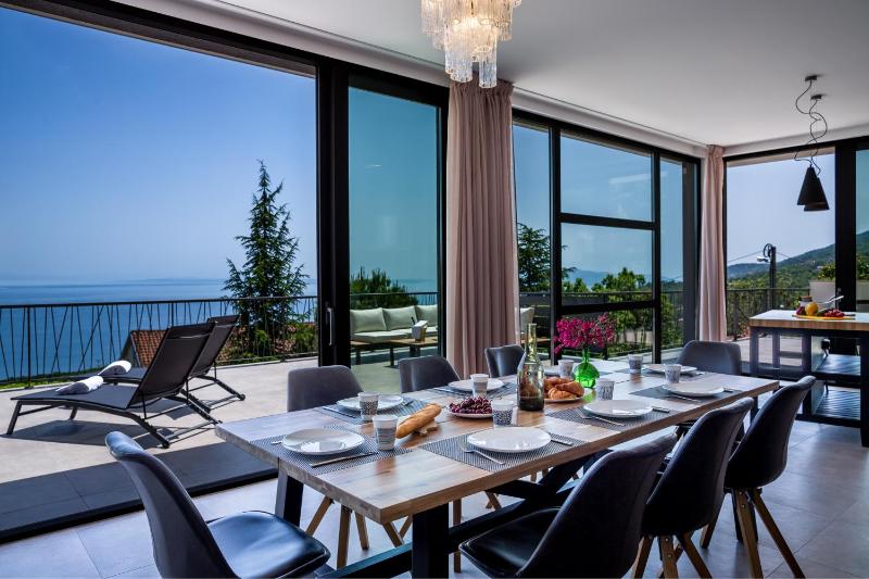 Luxury Villa The View in Opatija - for 12 people with incredible sea view & wellness - image 7