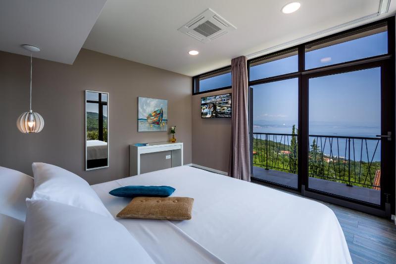 Luxury Villa The View in Opatija - for 12 people with incredible sea view & wellness - image 31