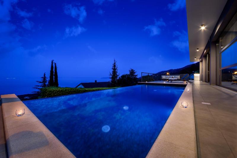 Luxury Villa The View in Opatija - for 12 people with incredible sea view & wellness - image 21