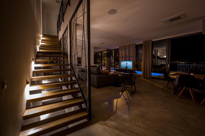 Luxury Villa The View in Opatija - for 12 people with incredible sea view & wellness - image 33