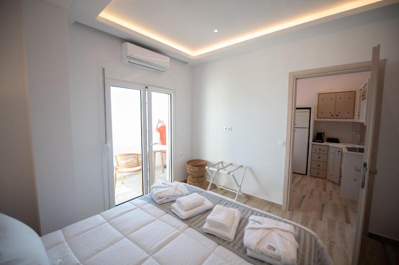 Flisvos Beachfront Apartments - image 9