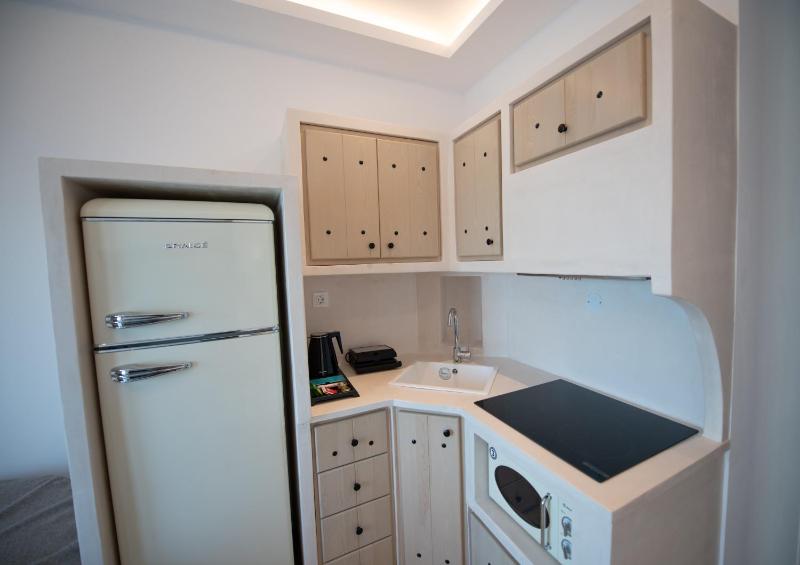 Flisvos Beachfront Apartments - image 14