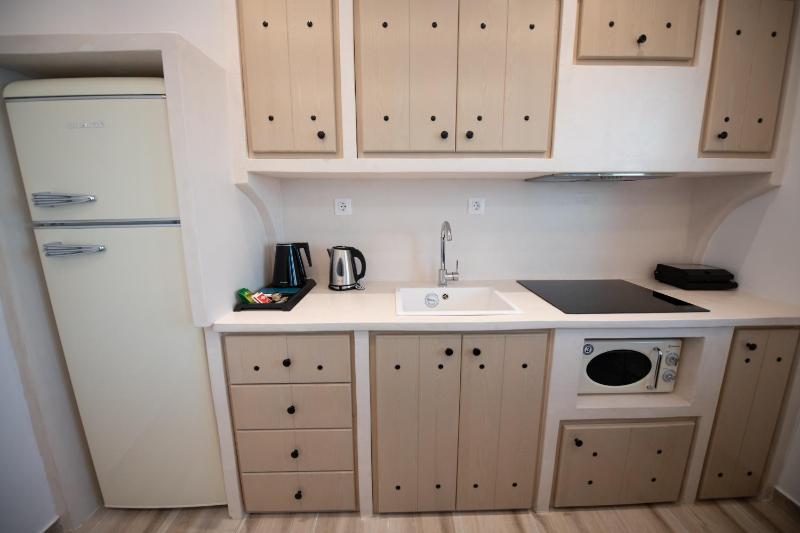 Flisvos Beachfront Apartments - image 10