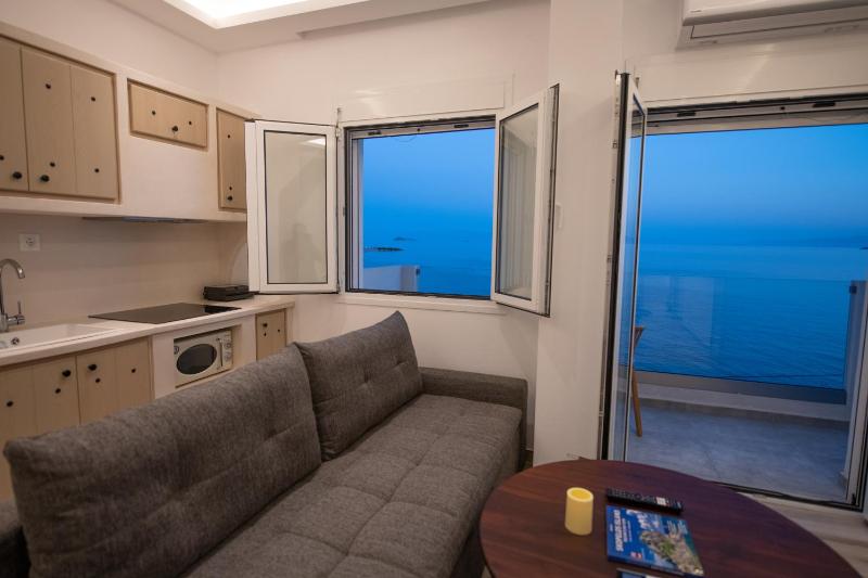 Flisvos Beachfront Apartments - image 8