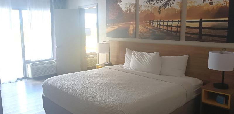 Two-Bedroom Suite - Non-Smoking image 4
