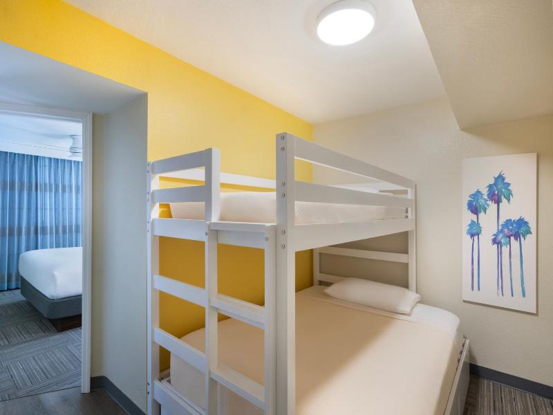 Accessible 2 Bedroom King Family Suite image 4
