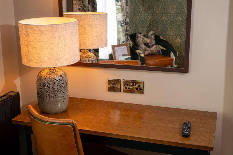 Deluxe Double Room (2 Adults + 1 Child) image 4