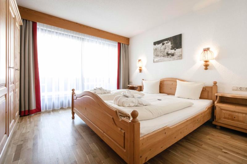 Junior Suite with Balcony image 3