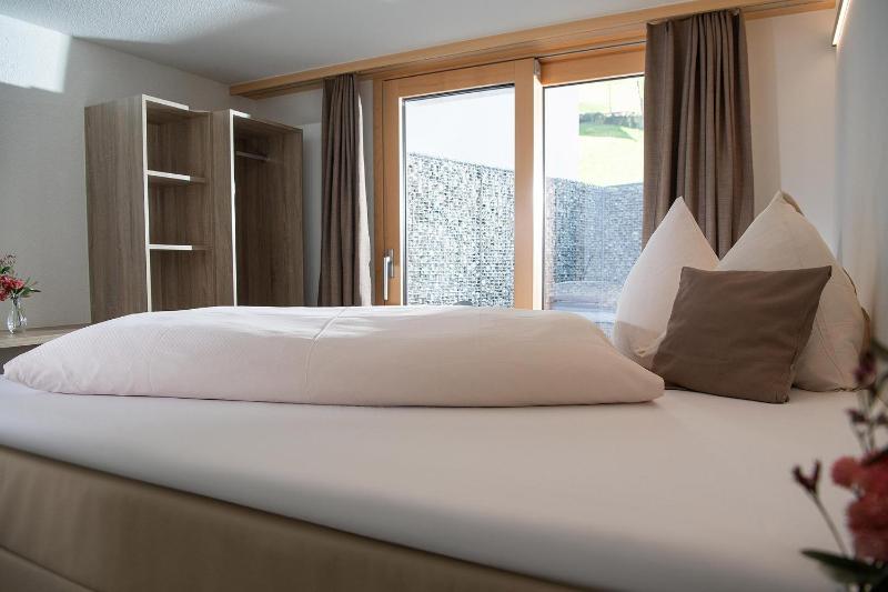 Single Room image 4