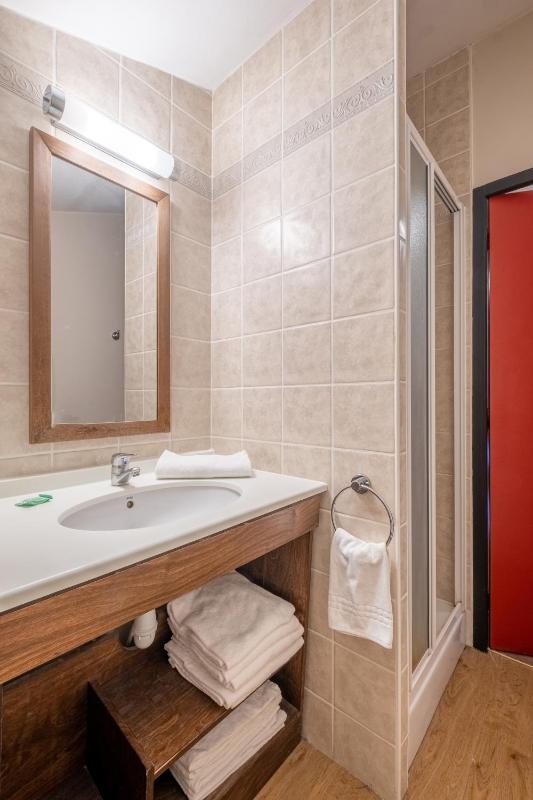Two-Bedroom Apartment Sleeping Alcove (8 People) Mountain View image 3