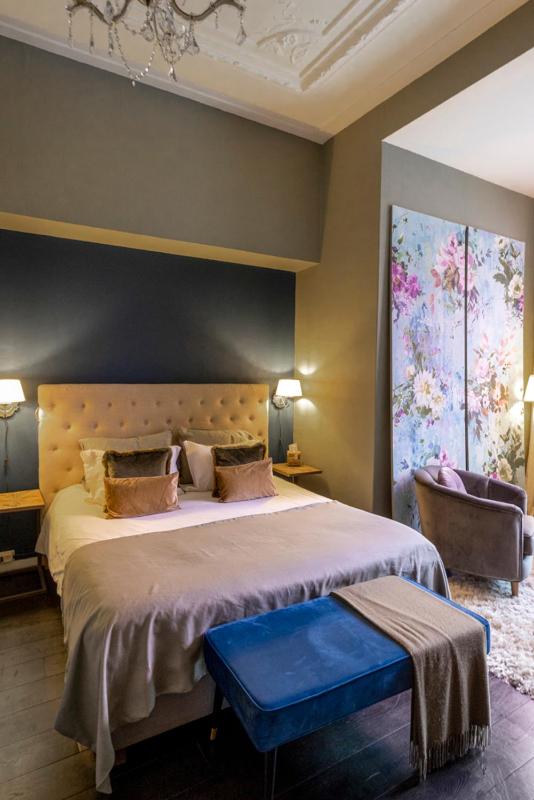 Deluxe Double Room with Bath image 4