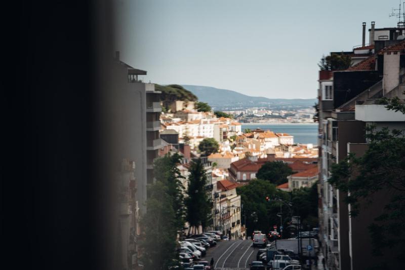 Superior Twin Room with City View image 3