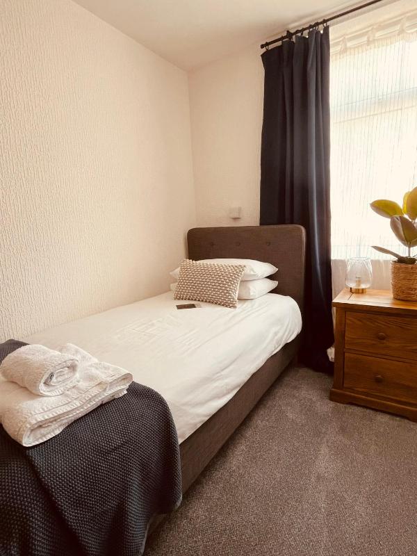 Single Room image 3