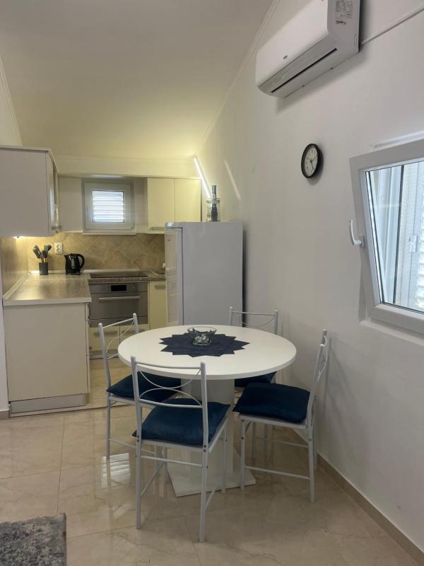 Di AdriA Island Vir - image 2