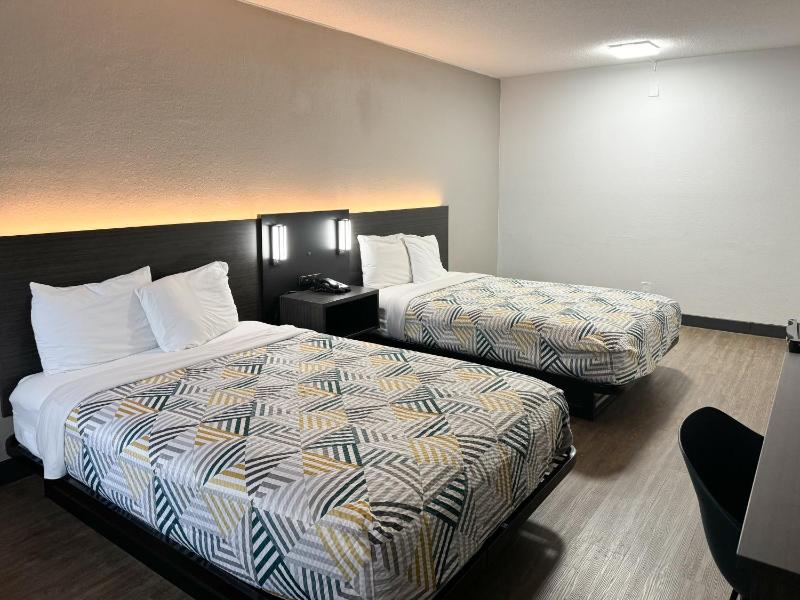 Quadruple Room - Smoking image 4