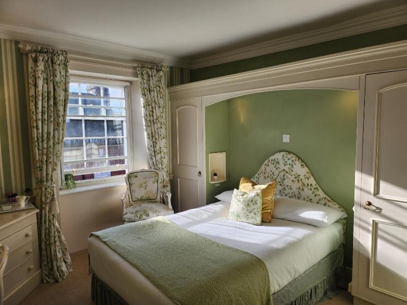 Standard Double Room image 1