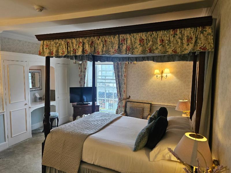 Deluxe Double Room with Bath image 2