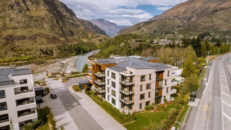 Coronet Views at La Residence du Parc - image 3